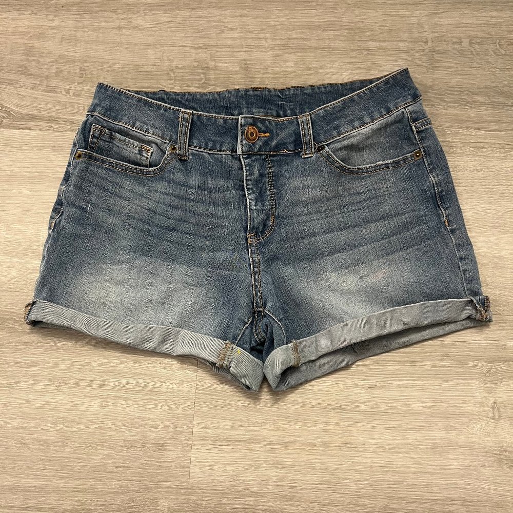 Low waisted denim shorts